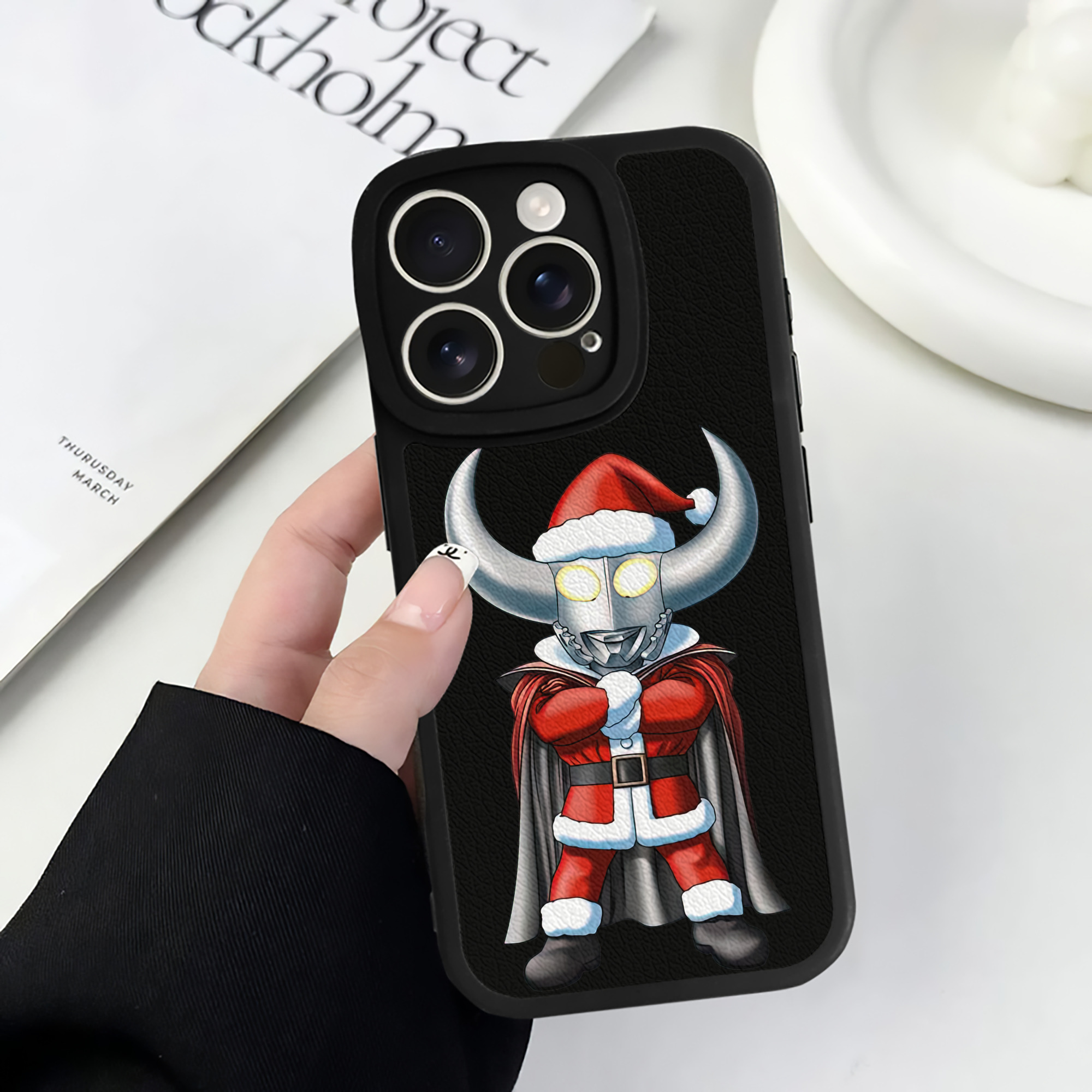 （画像用） ウルトラマン Ultraman 【iPhone 16シリーズ対応】シリコンスマホケース（レザー調） 材質：シリコン